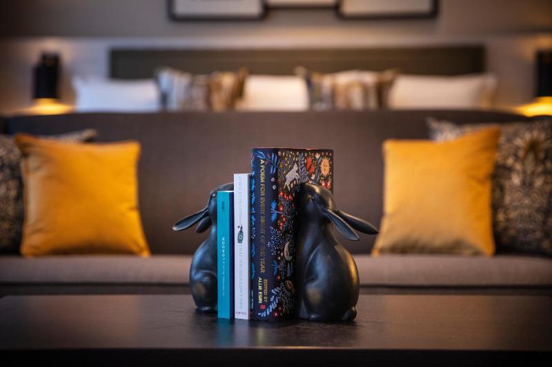 Superior King Room image 3