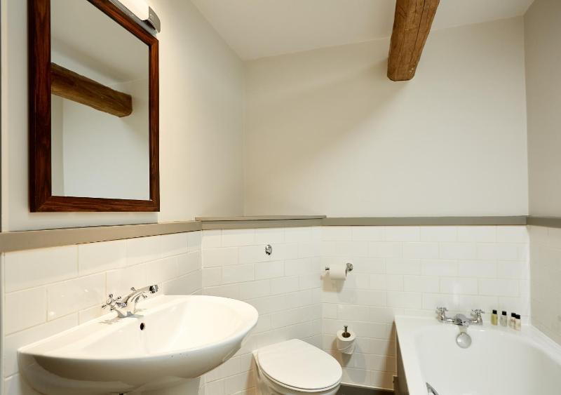 Single Room image 3