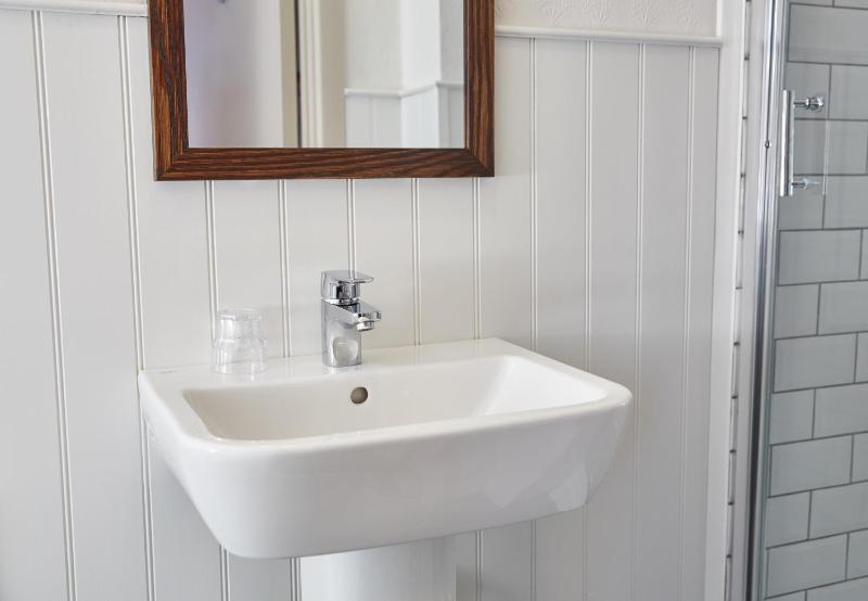 Single Room image 4