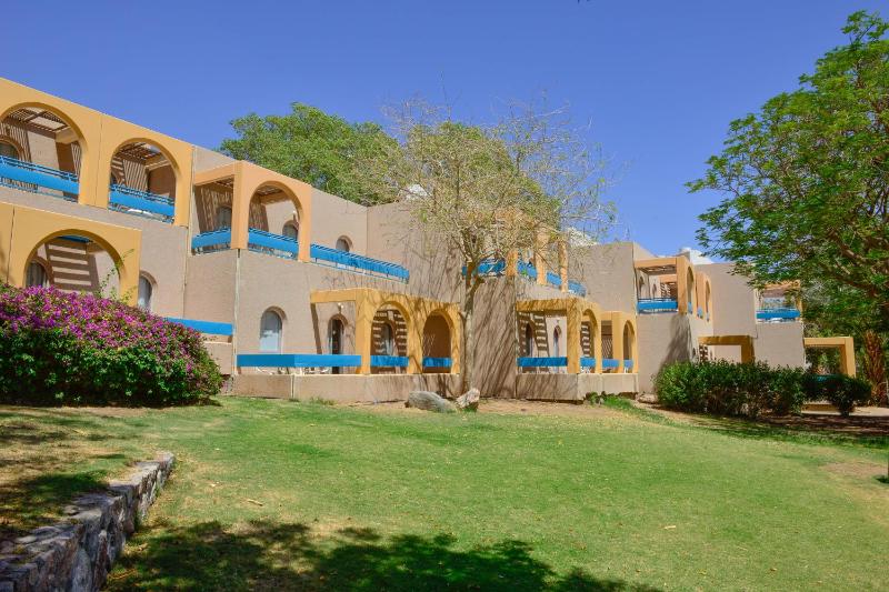 Club In Eilat Resort - Executive Deluxe Villa With Jacuzzi Terrace & Parking - image 2