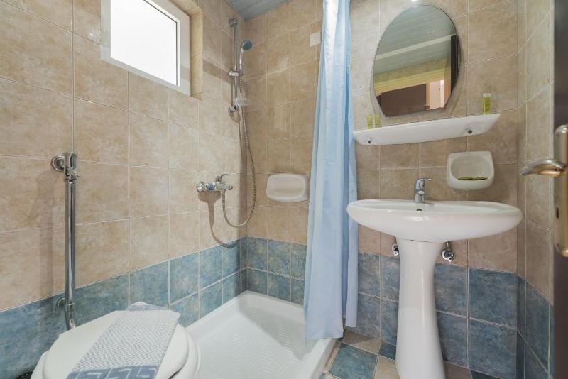 Twin Room with Pool View image 2