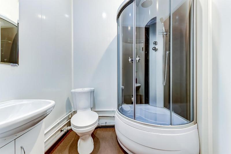 Standard Single Room image 3