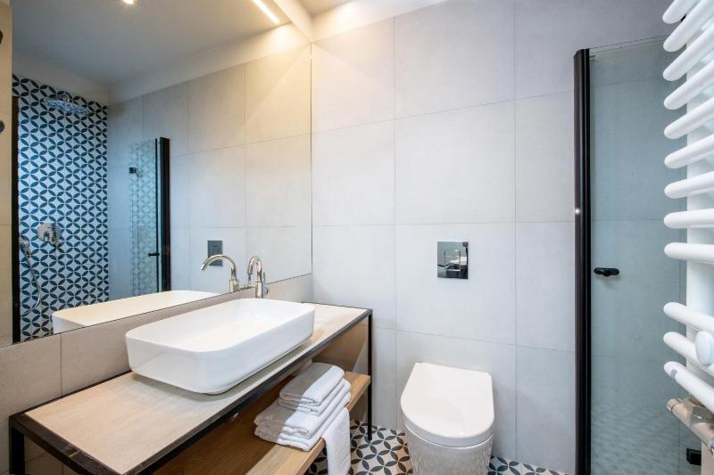 Standard Double Room image 3