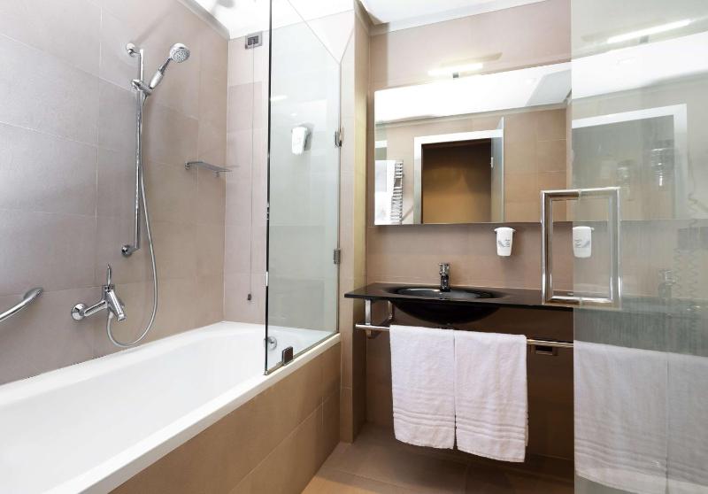 Economy Single Room with Spa Access image 3