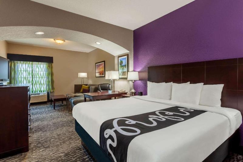 Executive King Room image 3