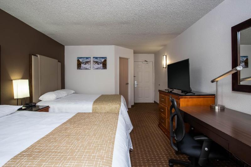 Business Double Room with Two Double Beds - Non-Smoking image 3
