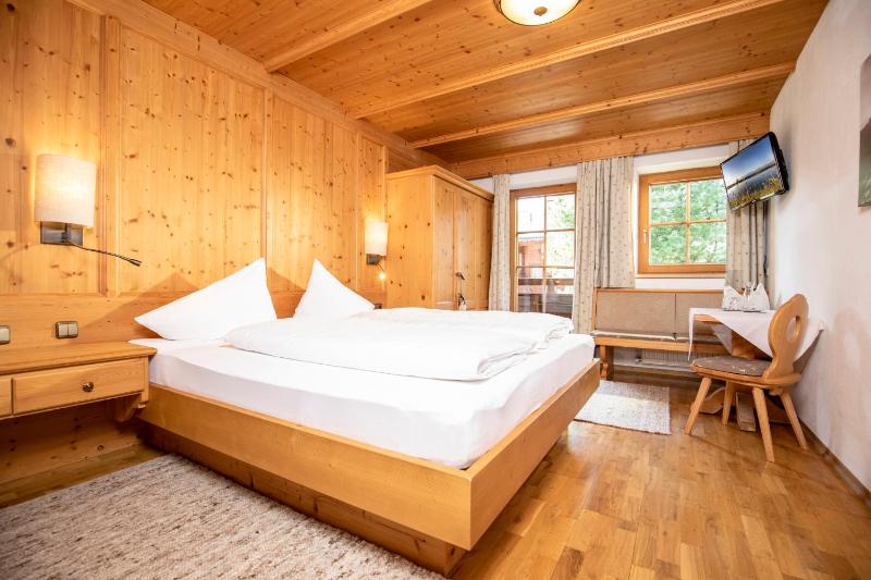 Double Room image 4