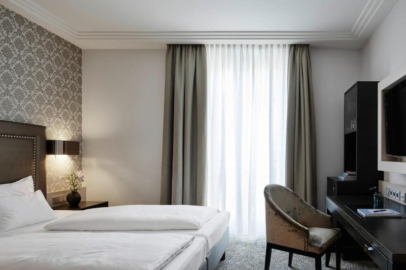 Classic King Room image 4