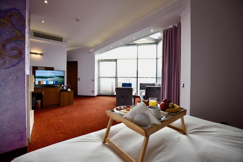 Art 'Otel - image 3