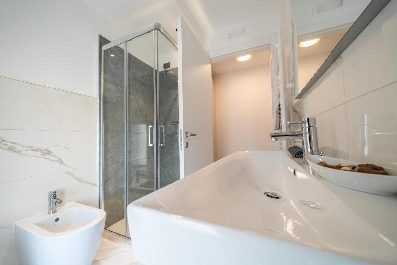 Deluxe Double or Twin Room image 4