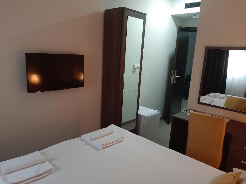 Deluxe Double Room image 3