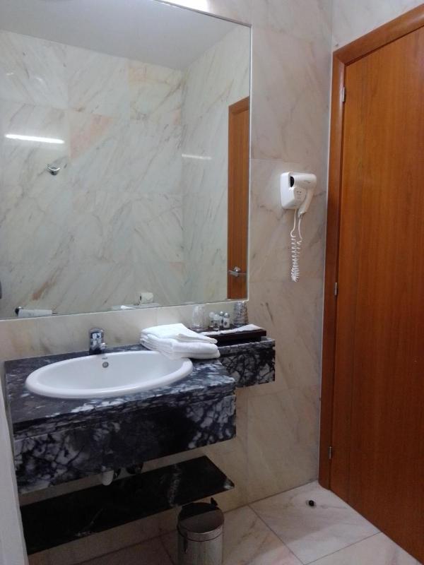Twin Room image 4