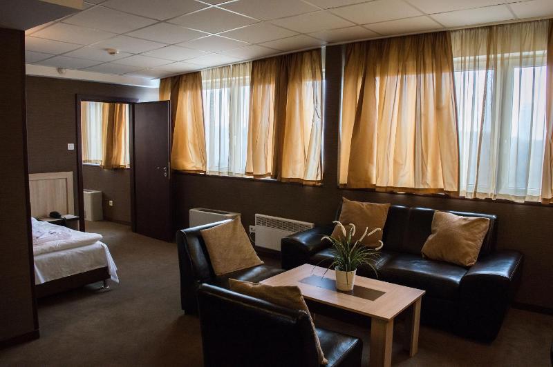 Panorama Suite with 3 Single beds with free tea/coffee making facilities image 2