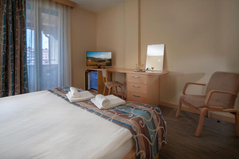 Double Room image 4