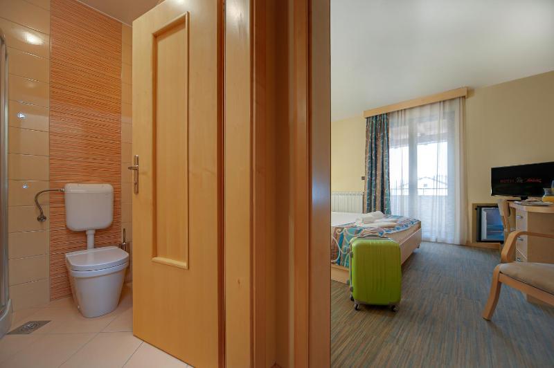 Double Room image 3
