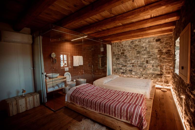 Basic Triple Room image 2