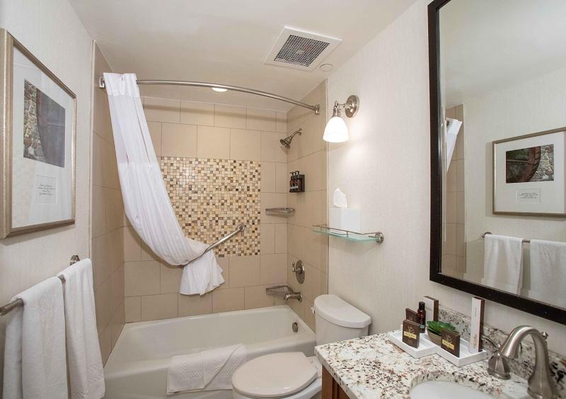 Quadruple Room image 3