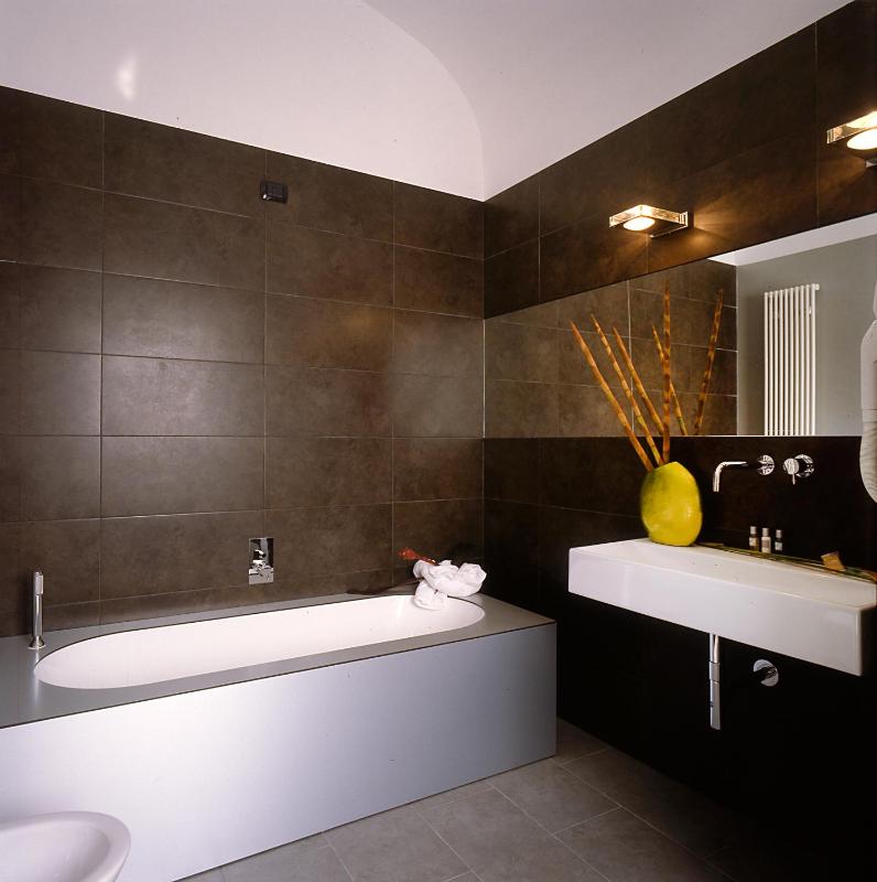 Deluxe Double Room image 2