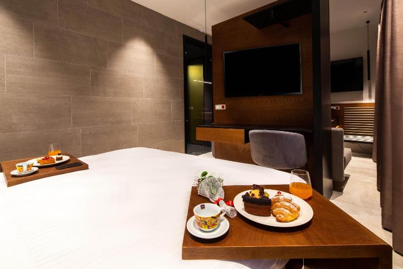 Comfort Family Room image 1