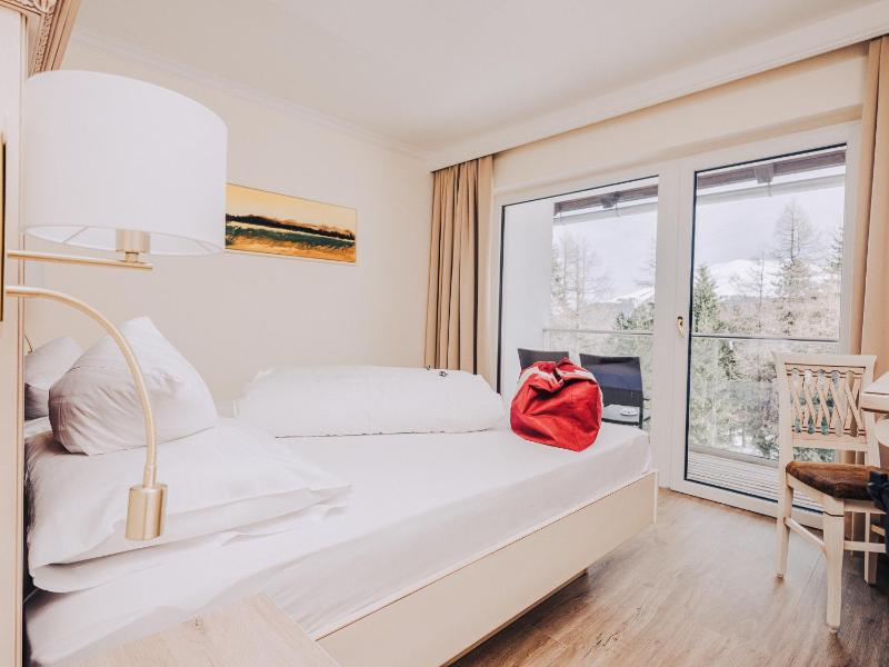 Deluxe Double Room with Balcony image 3