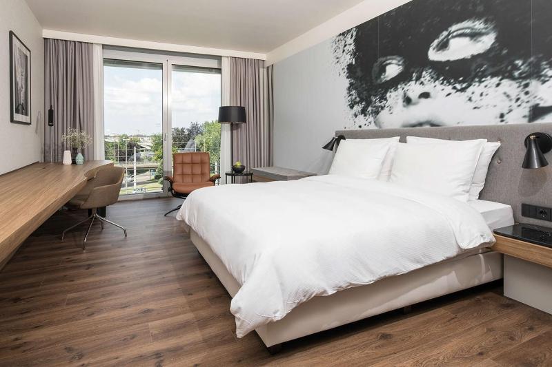 Standard Room image 4