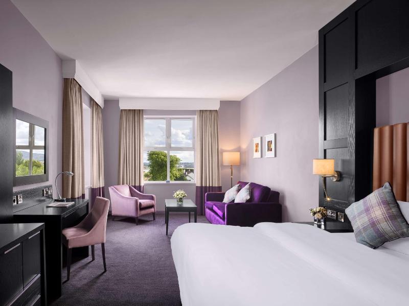 Standard Room with Mountain View image 4