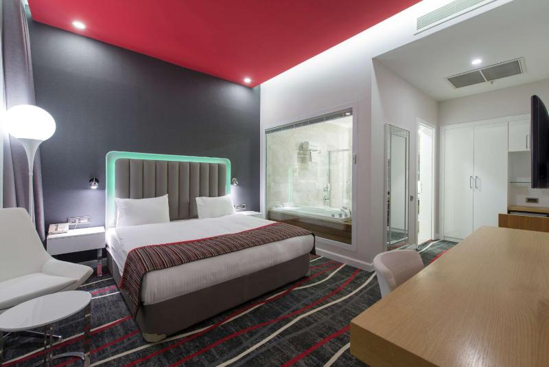 Junior Suite image 1