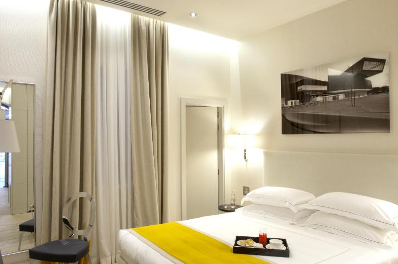 Executive Suite image 3