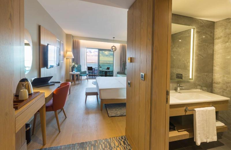 Double or Twin Room with Mountain View and Balcony image 3