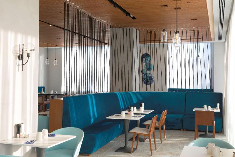 Radisson Blu Hotel Larnaca - image 2