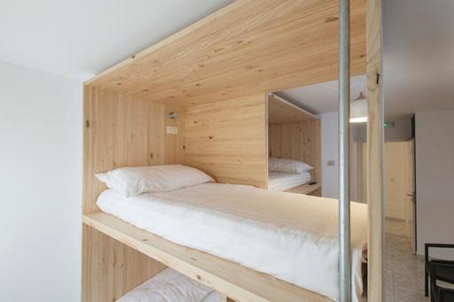 Quadruple Room with Private Bathroom image 3