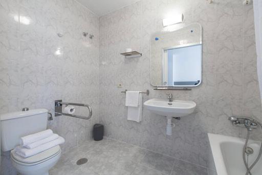 Single Room - Disability Access image 2