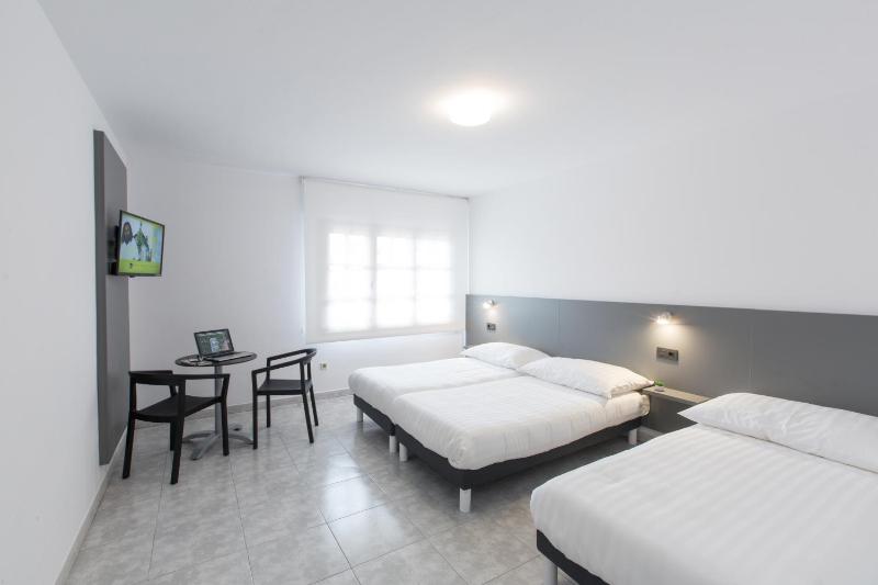 Triple Room with Private Bathroom image 1