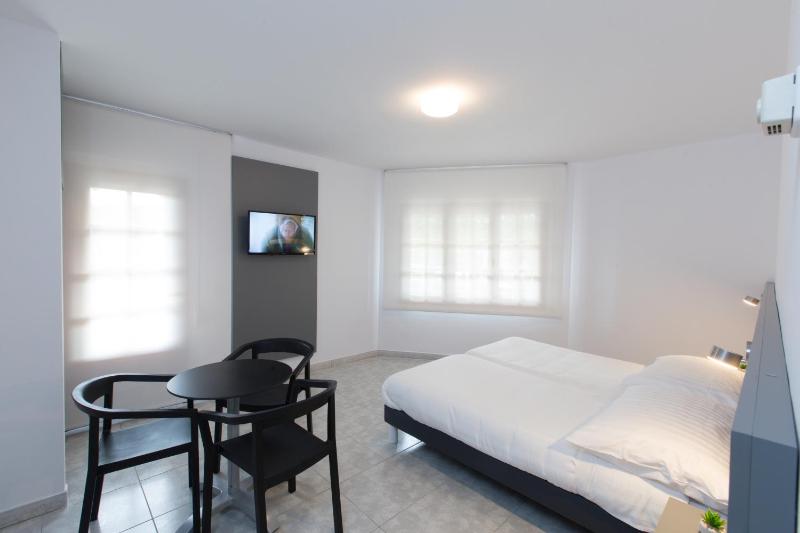 Twin Room image 1