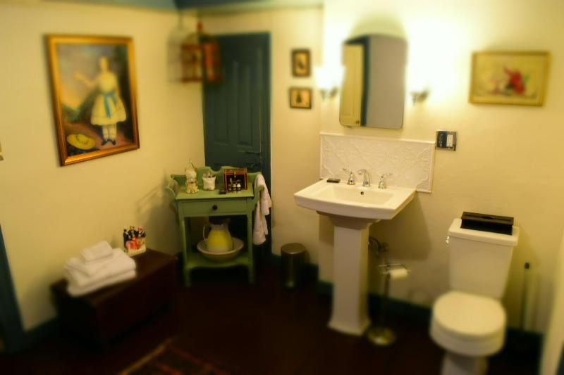 Superior King Room image 4