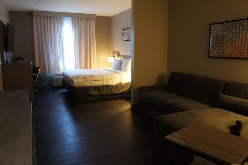 King Suite - Non-Smoking