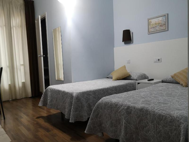 Hostal Lesseps - image 15