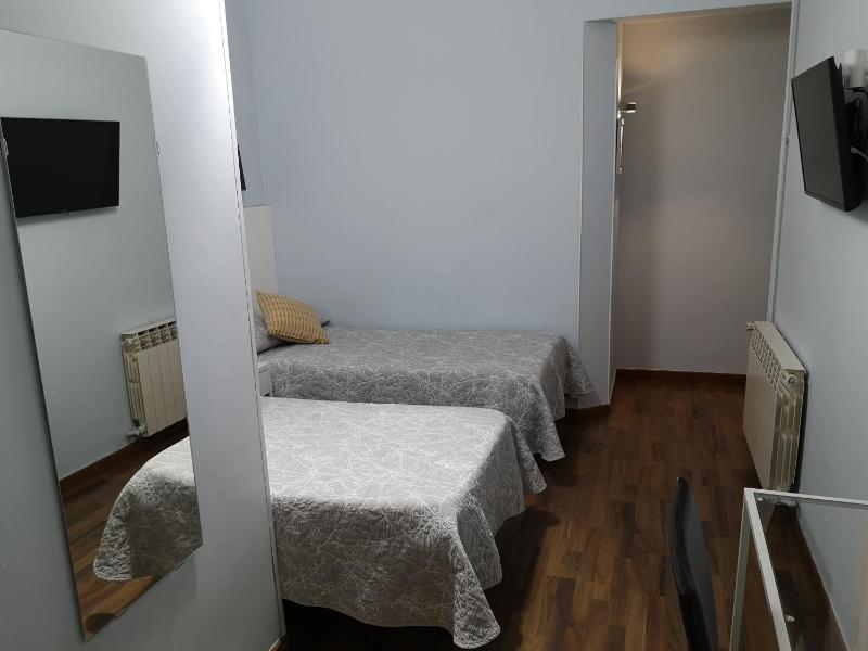 Hostal Lesseps - image 10