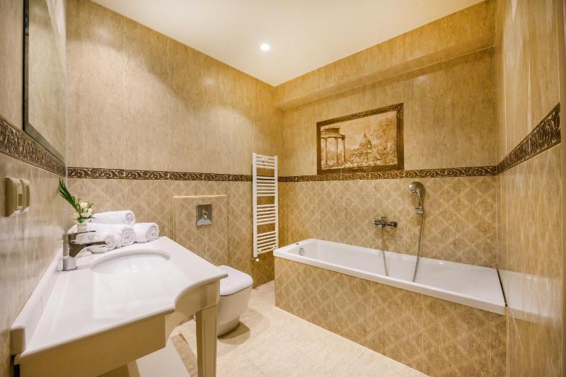 Superior Triple Room image 2