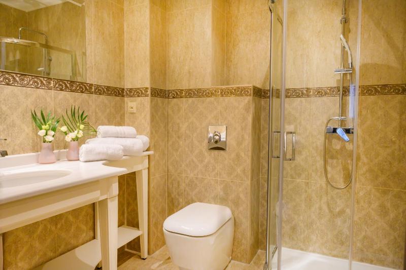Deluxe Family Suite image 1