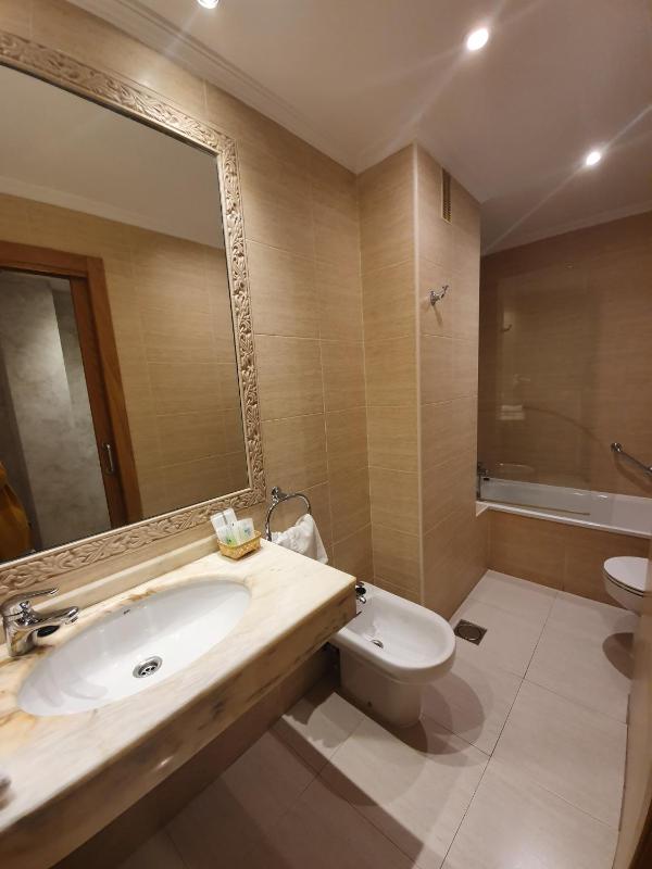 Small Double Room image 3