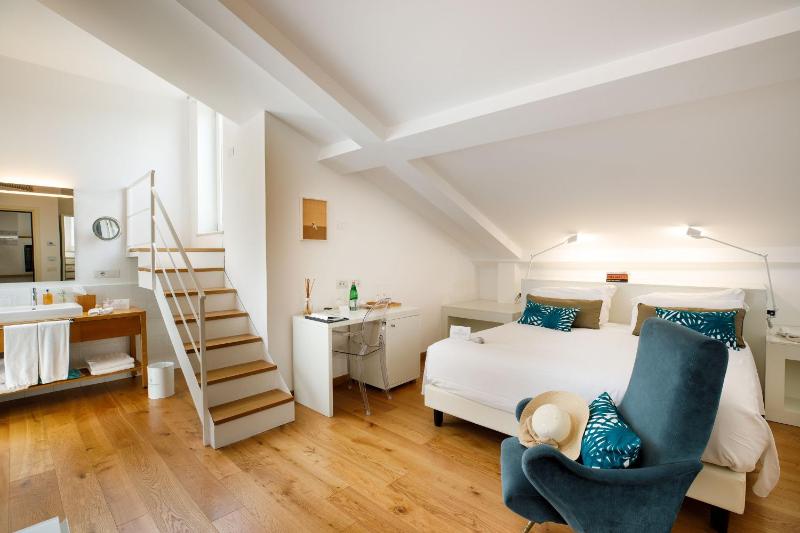 Standard Double Room image 1