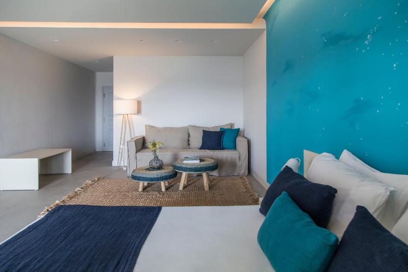 Deluxe Double Room with Sea View image 4