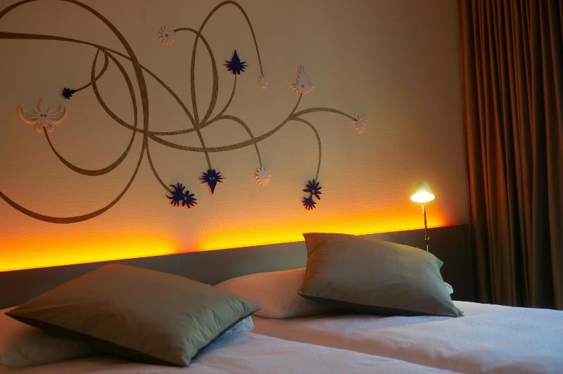 DESIGN  Twin Room image 4