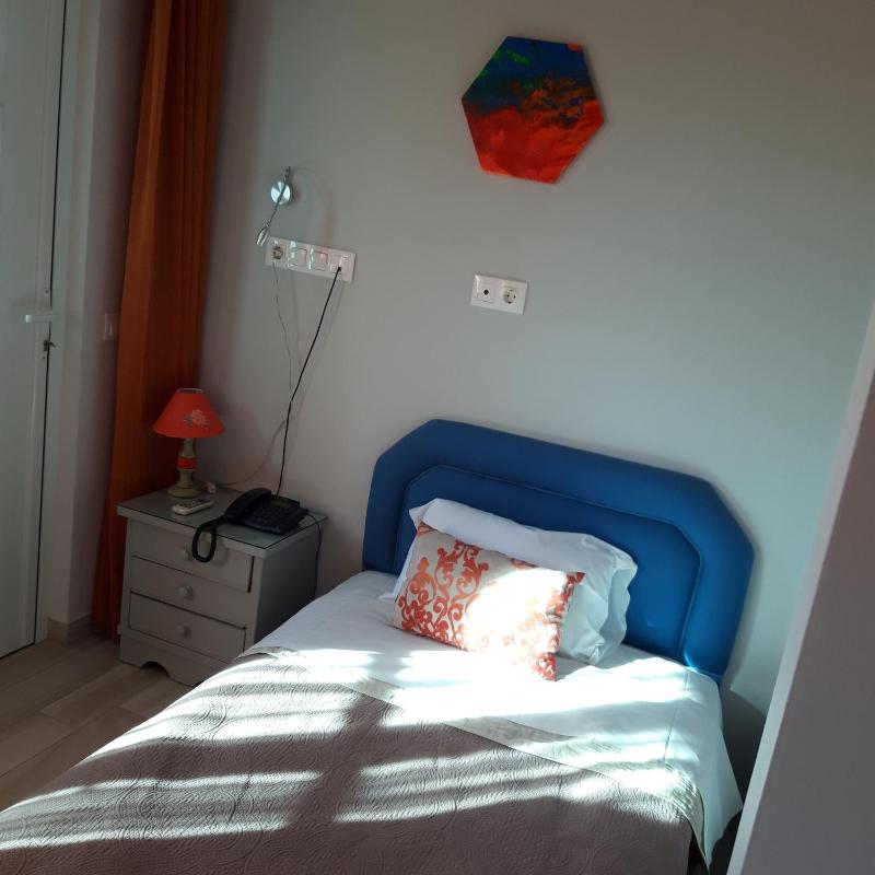 Single Room image 3