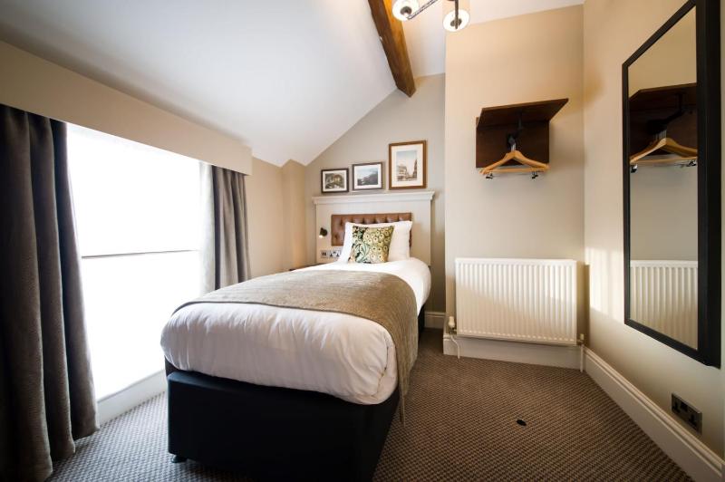 Single Room image 3