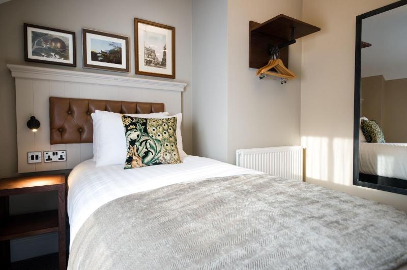 Single Room image 4