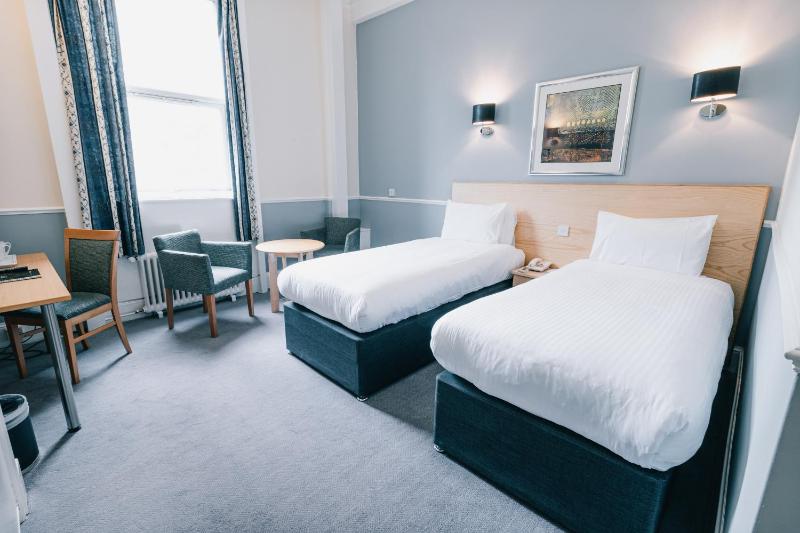 Twin Room image 2