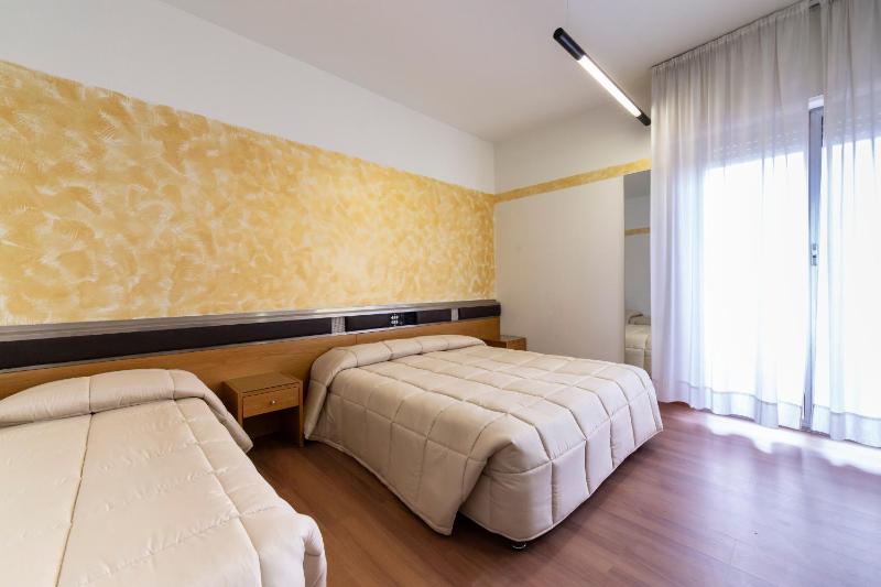 Triple Room with Sea View image 1