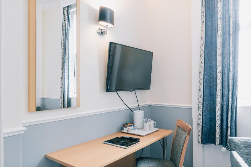 Twin Room image 3